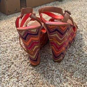 Diagonal design wedges